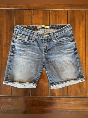 Big Star Curvy Fit Distressed Dark Wash Blue Denim Roll-Cuff Jean Shorts Size 28